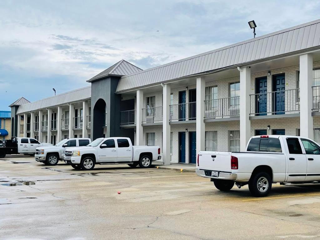 Super 8 By Wyndham New Iberia Motel Exterior photo